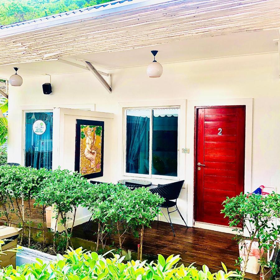 Koh Larn White House Hotel Exterior photo