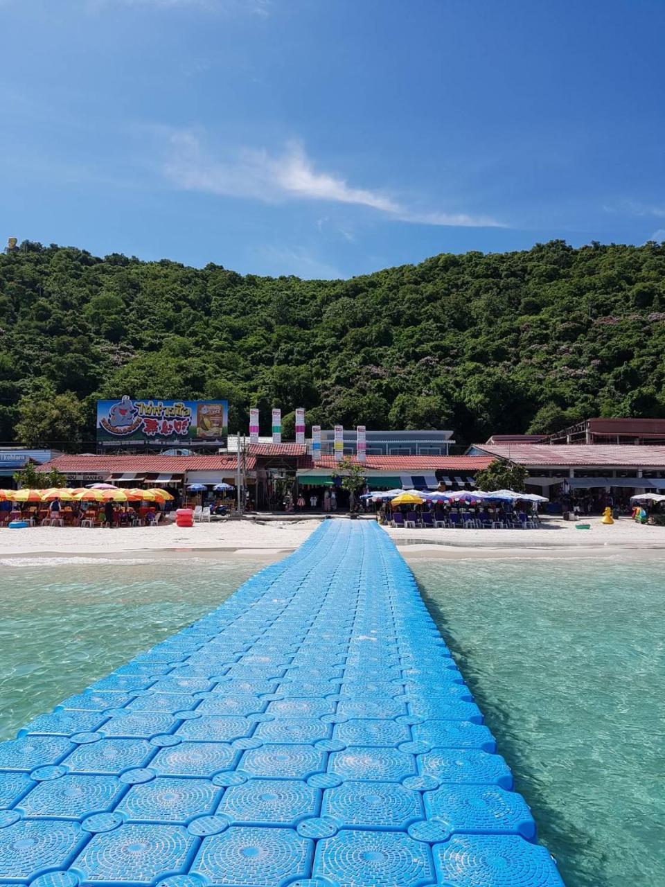 Koh Larn White House Hotel Exterior photo